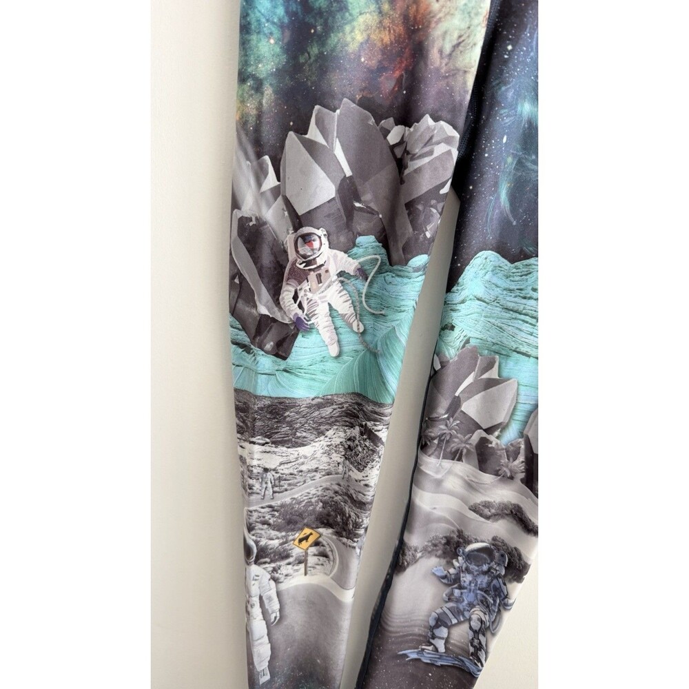 Niyama Sol Barefoot Leggings Women’s Size Medium Astro Ocean Galaxy Yoga Pants N - Picture 4 of 10